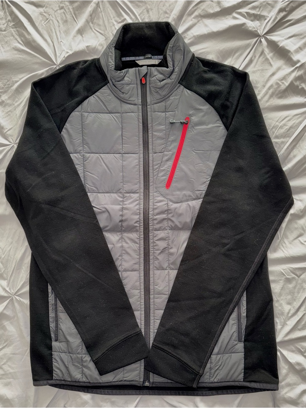 Smartwool Women's Black and Gray Quilted Hybrid Jacket with Red Zip